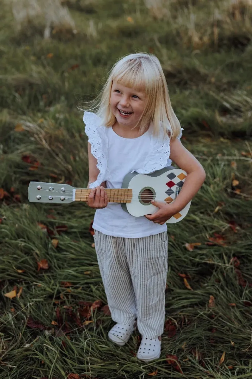 By Astrup Guitar m. 6 strege