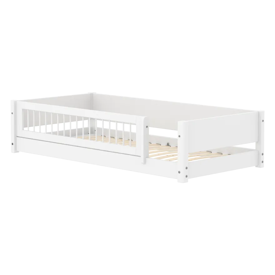 Flexa Montessori seng 90x200cm - massive sider og sengehest (tremmer)