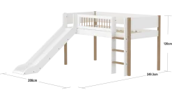 FLEXA NOR Halvhøj seng 120 cm med rutchebane, stige og crossbar sengehest 90x200 cm - Hvid/eg