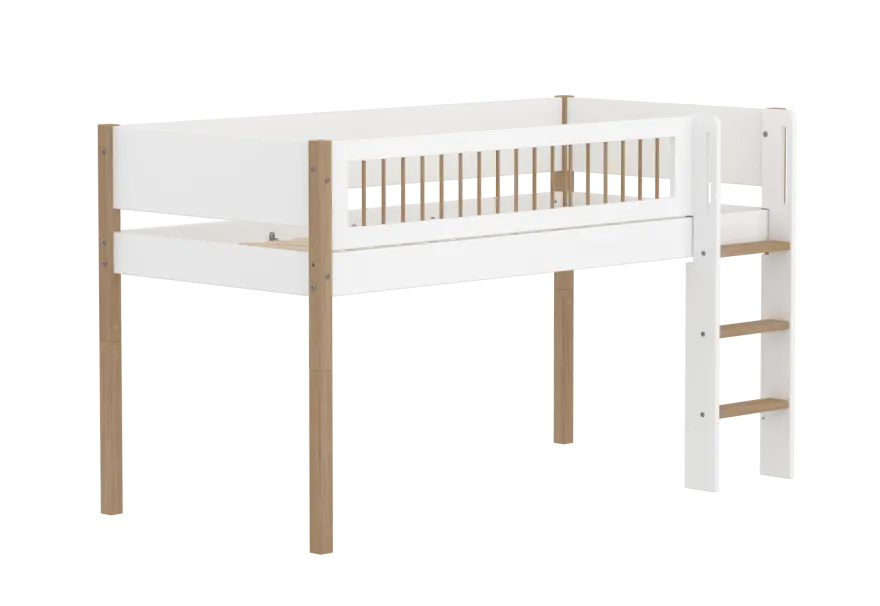FLEXA NOR Halvhøj seng 120 cm med stige og crossbar sengehest 90x200 cm - Hvid/eg