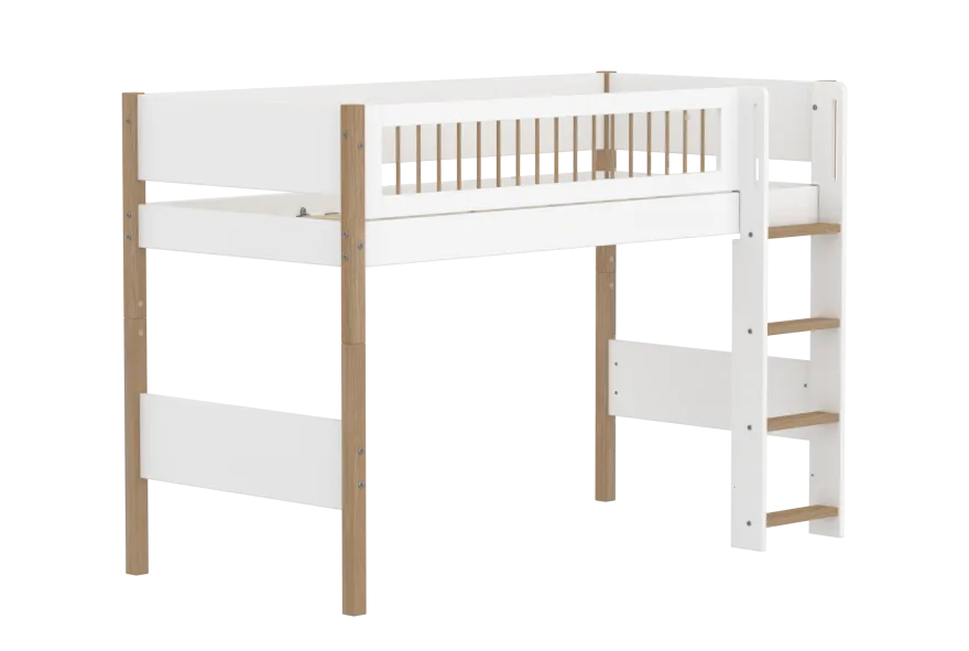 FLEXA NOR Mellemhøj seng 143 cm med stige og crossbar sengehest 90x200 cm - Hvid/eg