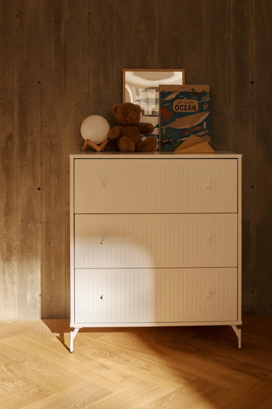 Flexa Saga Kommode 84x75,5x45 Hvid riller/Hvide ben og greb