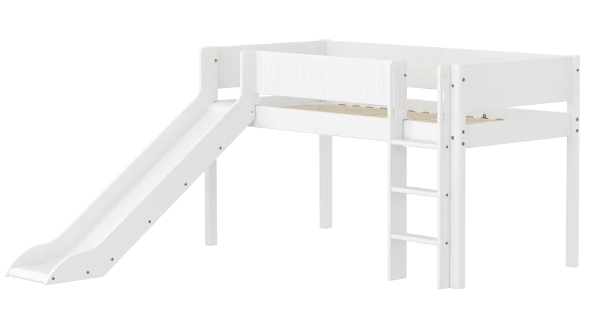 FLEXA WHITE Halvhøj seng 120 cm med rutchebane, stige og grooves sengehest 90x200 cm - Hvid
