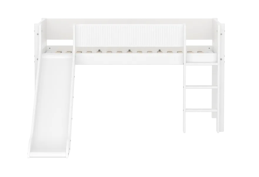 FLEXA WHITE Halvhøj seng 120 cm med rutchebane, stige og grooves sengehest 90x200 cm - Hvid