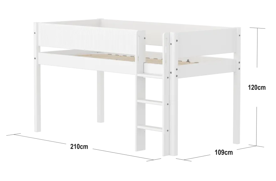 FLEXA WHITE Halvhøj seng 120 cm med stige og grooves sengehest 90x200 cm - Hvid