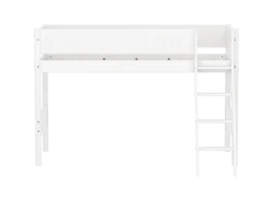 FLEXA WHITE Mellemhøj seng 143 cm med skrå stige og grooves sengehest 90x200 cm- Hvid
